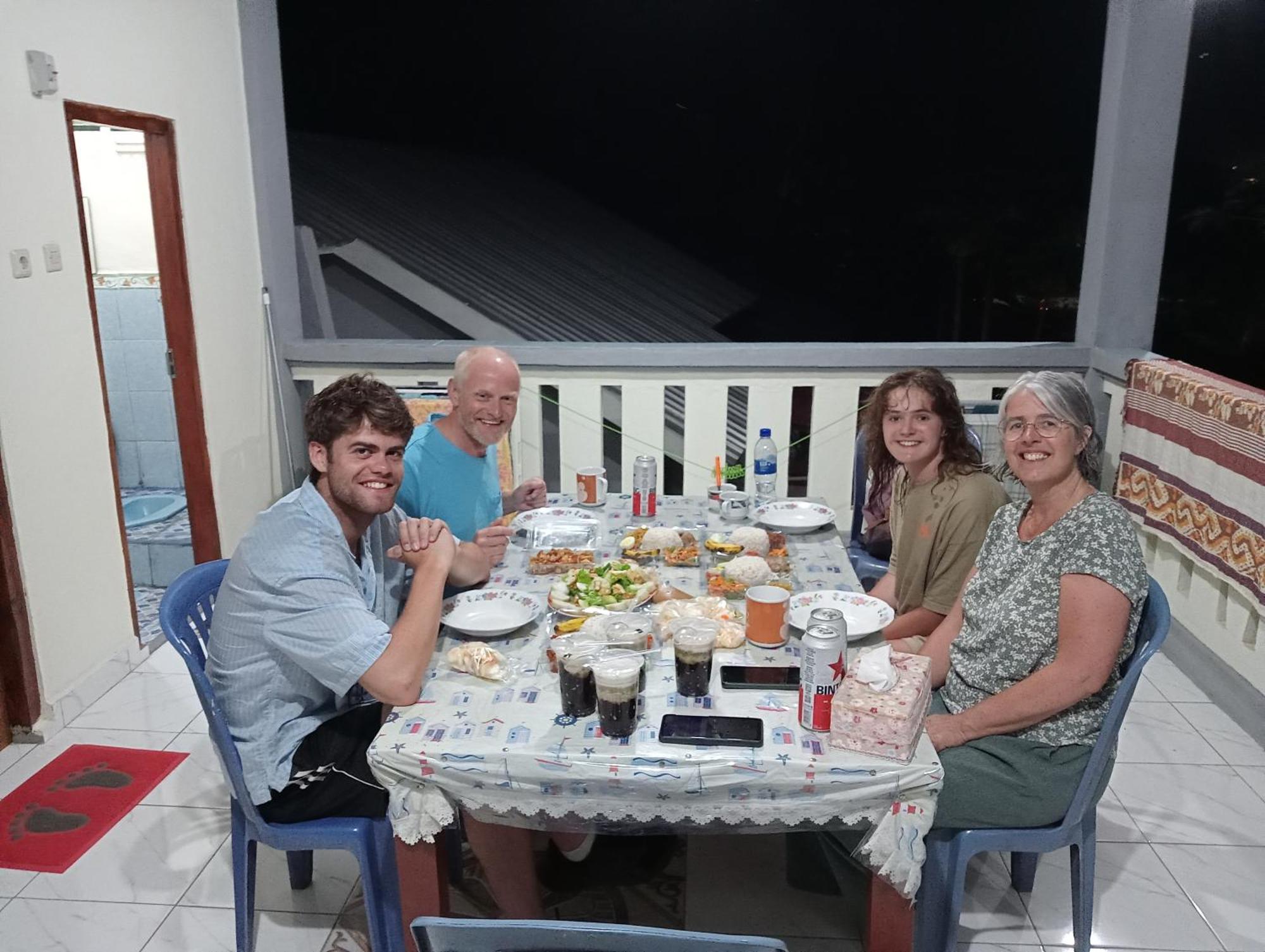 לבואן באג'ו Yusilver Guest House מראה חיצוני תמונה